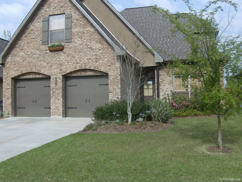 ROOMY FAMILY HOME NEW ON THE MARKET! 3244 Grassy Lake Drive, Baton
